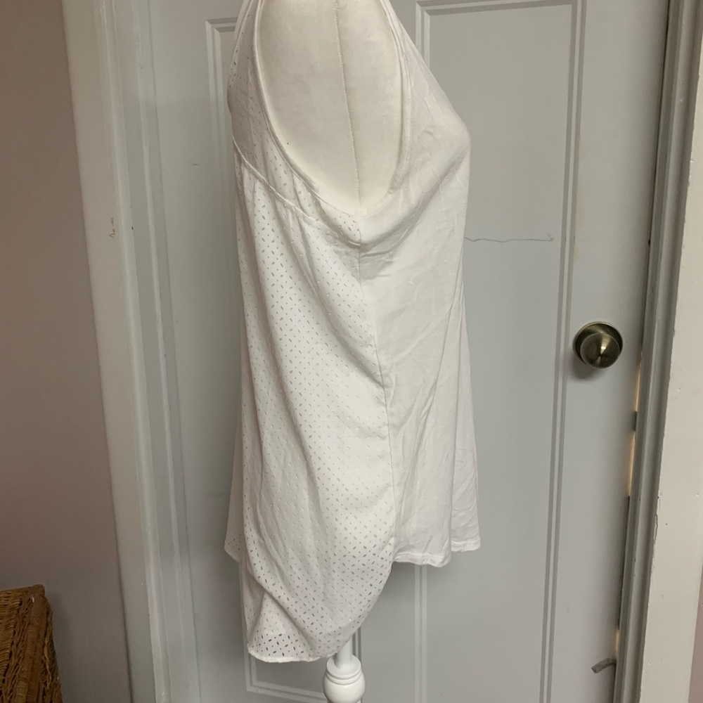 White Tank - Picture 2 of 5